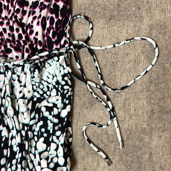 Vintage Diane Von Furstenberg 100% silk iconic wrap dress/cover-up | Size 6 - Picture 5 of 12